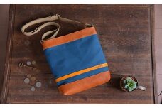 ハンドメイド　八幡帆布鞄　ショルダーバッグ　タテ型　琵琶湖ブルー　名入れ可【CC09U】