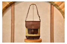 近江牛レザーと地産帆布で作ったショルダーバッグ　ダークウォルナット　縦型【CC26W】