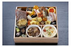【京料理　宮前】生産牧場指定A4等級以上近江牛使用　近江牛がメインのおせち料理　一段重　2名様用　【令和6年12月16日まで受付】【DM10U】