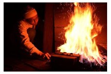 刀鍛冶の工房で学ぶ！玉鋼で小刀を作る体験
