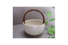 【信楽焼】つる付粉引無地花入れ・花瓶・　　花器 nha-044