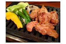 ◆実生庵のB級グルメ 高島とんちゃん焼き 味付けかしわ 鶏肉 2パック 800g 冷凍