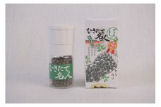 ひきたて名人山椒ミル付き・詰替袋セット 有限会社ヤマサン 滋賀県 東近江市 A-F10 山椒 スパイス 調味料 香辛料 ミル 詰め替え ギフト 和風 薬味 粉末 贈答