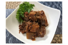 【10月お届け】【近江牛 すじ煮込み】肉 牛肉 冷凍 ブランド牛 三大和牛 和牛 黒毛和牛 冷凍食品 お弁当 おかず お惣菜 産地直送 滋賀県 竜王