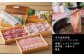甘めの出汁しょうゆにサッとくぐらせて、九条葱を巻いてお召し上がりください。シメは豚の旨味が溶け出したお出汁でお蕎麦を。 