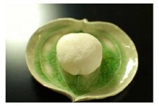 【京都・丹後の和菓子】黒豆餡を求肥で包んだお茶請け和菓子「まゆたま」6個　6個 入り お菓子 おかし 和菓子 お茶請け プレゼント お返し 贈り物 友人 誕生日 手土産 スイーツ 龍宮伝説 玉手箱  旅館 黒豆餡 求肥 ぎゅうひ もちもち 送料無料　MS00005