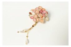 小花のブローチ！（ピンク）丹後ちりめんを使ったブローチです！　アクセサリー 入学式 卒業式 フォーマル ハンドメイド ブローチ ピンク おしゃれ かわいい　AM00293