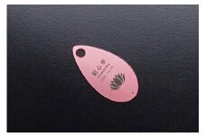 遺灰入れカード型ケース　結心華　しずくタイプ　アルミ製　色：ピンク（カラーアルマイト）　　HR00023
