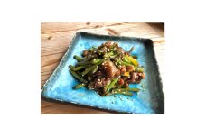にん肉(国産牛肉とニンニクの芽の炒め物)【1310781】