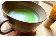 日本茶鑑定士監修の宇治抹茶(40g缶入り)と黒ティーカップ〈お茶 茶 煎茶 緑茶 粉末 宇治抹茶 抹茶 ティーカップ 石臼挽き 飲料 加工食品 ハンドメイド 日本茶鑑定士〉S2103改