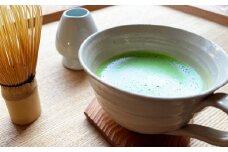 日本茶鑑定士監修の宇治抹茶(40g缶入り)と白ティーカップ〈お茶 茶 煎茶 緑茶 粉末 宇治抹茶 抹茶 ティーカップ 石臼挽き 飲料 加工食品 ハンドメイド 日本茶鑑定士〉S2102改