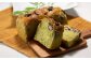 「抹茶」は、菓子生地に抹茶を練りこんだもの。ほんのり抹茶の風味に黒豆のやさしい甘みがよく合います。