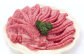1カ月目は、丹波牛のＡ5ランクすき焼き用500g（3～4人前）をお届けします。艶やかな霜降りと濃厚な赤身肉が口の中がとろけます。
