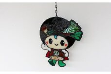 ステンドグラス　ペンダント《京丹波町食のキャラクター味夢（あじむ）くんのステンドグラスペンダント》　[070JL001]