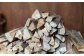 焚きつけ用に便利なサイズの薪（木端）とキャンプなどで使える通常サイズの薪をミックス。