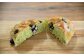 菓子生地に抹茶を練りこんだ抹茶黒豆パン。ほんのり抹茶の風味に黒豆のやさしい甘みがよく合います。