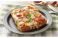 食パンにバター、アラビアータソースを塗り、ミニトマト、チーズをふりかけ、色目がつくまで焼きあげると「アラビアータトースト」に