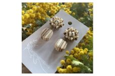 Wood Accessory　天然木の温かみを感じる職人手づくりの木とシルクつまみ細工のピアス【1630678】