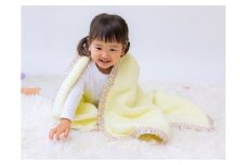 名入れ可 綿100% ベビー毛布 (クリームイエロー／花) 85×115cm 毛布の町泉大津市産 [3340] 綿100% オールシーズン 洗える 洗濯可能 速乾 ブランケット 寝具 新生活 冷房対策 贈答品 ギフト 誕生日プレゼント 贈り物 クリスマス 赤ちゃん キッズ N-MM400