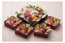おせち 集【4人前用】(飾り盛り1段と1人前用のおせちが4個のセット)  [0616]