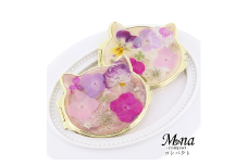 猫ちゃん型コンパクトミラー カラフルな押し花が美しい【ミルク／compact-19】｜コンパクトミラー ミラー ミニ鏡 手鏡 拡大鏡 携帯 おしゃれ かわいい 丸 オシャレ 手作り ギフト プレゼント コンパクト 上品 猫 押し花 [1080]