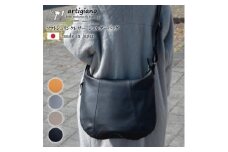 ＜本革 ショルダーバッグ＞斜め掛け 牛革ソフトレザー(薄マチの大人バッグ)＜ak-20cs-BK＞【1380519】