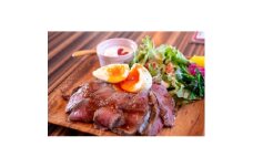 赤身が美味しい★アンガス牛ローストビーフ1.5kg(ソース付き)モモ肉使用【1621495】