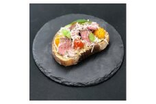 牛モモ肉使用★北の大地の恵み 北海道産ローストビーフ140g×2個(ソース付き)【1621486】