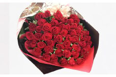 真紅のバラ60本【真紅　バラ　きらびやか　花束　情熱的　豪華　特別　思い出に残る　贈り物　ボリューム　存在感　真っ赤　還暦のお祝い　彼女　プレゼント 大阪府 門真市 】