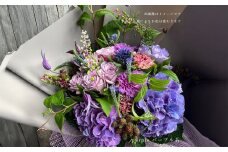 ブーケ シャンペトル ムラサキ基調【花 フラワー ギフト 誕生日 結婚 ウエディング 祝い プレゼント 結婚祝い 送別 退職祝い ブーケ シャンペトル ラウンド ゴージャス花束 送料無料 バレンタイン ひな祭り ホワイトデー 大阪府 門真市 】