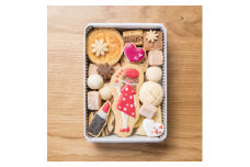 ＜贈答品＞ちょっと大人なポルカちゃん　かわいいアイシングクッキーが入った特別なクッキー缶 #04【1377490】