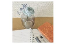 プリザーブドフラワー癒しと集中力が高まる青バラの一輪挿し【1393056】