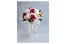 真紅の薔薇とオフホワイトの可愛いブーケ！（036_5029）