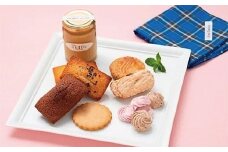 洋菓子の詰め合わせと神戸タータンバンダナセット