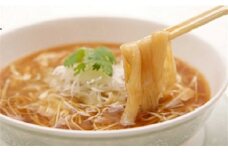 創業七十余年受け継がれてきた神戸『東天閣』自慢の頂湯ふかひれ麺