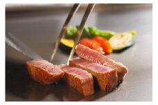 【鉄板焼　さざんか（ホテルオークラ神戸）】ペアランチ食事券《さざんかサラダ・焼野菜・国産牛ロース70ｇ・ご飯・赤だし・香の物・デザート・コーヒーまたは紅茶》