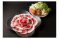 画像は猪肉500gを盛り付けたものです。※野菜はセットに含まれません。