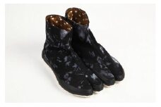 地下足袋　倭紋－わもん－地下足袋　京都紋付深黒（籠染め）（23.0cm）　地下足袋シューズ　足袋型スニーカー　倭紋地下足袋　わもん地下足袋種類　地下足袋日本製　和柄地下足袋　地下足袋刺子　地下足袋おしゃれ　地下足袋職人技　五つ星ひょうご選定商品