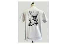 迫 風歌の「木を彫る人」/ T-shirt(バックプリント)・ユニセックス/ サイズL【1412443】