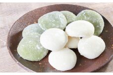杵つきならではの粘りと伸び！ 杵つき丸もち10個（白・よもぎ各５個）【5822023】保存料・添加物不使用 おもち 国産 人気店 