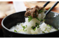 ごはんの上にかけて「かにみそ丼」として食べるのもおすすめです。