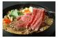 神戸牛の希少部位や極上の霜降り肉が凝縮。
旨味豊かで柔らかな肉質が特徴で、口いっぱいに広がる深い旨みとともに至福の味わい。