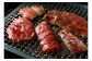 モモは、きめ細かな霜降り、赤身の旨味が豊かで、ジューシーな食感。
カタは、しっとりとした脂身が豊かで、とろけるような美味しさ。