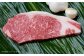 熱を加えた時、舌の上でサシが溶け、筋肉のもつ味と脂肪の香りからうまれる特有の旨味が口いっぱいに広がります。