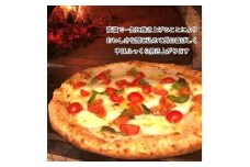 〈ギフトボックス〉世界一のピッツァ職人が焼く グルテンフリーピッツァと小麦不使用ティラミス（水牛モッツァレラチーズのマルゲリータ×1枚、クアトロフォルマッジ×1枚、小麦不使用ティラミス×3個） H-72
