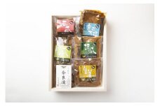 奈良漬 木箱詰［大］Z-09（瓜1本、西瓜(小)、守口大根(小)、胡瓜(小)、生姜）
※1種類ずつ真空パックにしてお届け