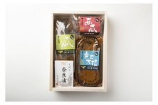 奈良漬 木箱詰［小］Z-01（瓜1本、守口大根(小)、西瓜(小)）
※1種類ずつ真空パックにしてお届け