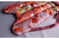 AE-40.【背負う防寒着】大和おいね　(花リングブルー/イエロー・ペイズリー・ききょう赤/青）／ききょう赤・L
