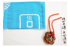 オシャレで珍しい古銭柄の「日本手拭い」を使った手作り布マスクと「寛永通宝六文銭」のお守りをセットでお届けいたします。 [2701]