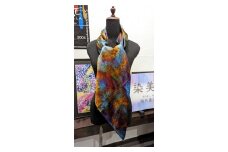 墨流し染 シルク スカーフ (01オレンジ緑) ／ 染美堂 一点物 絹 現代風 アート サテン織 贈り物 上品 奈良県 葛城市【snbd010】